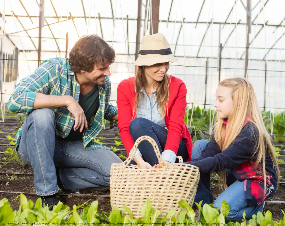 Familia cultivando